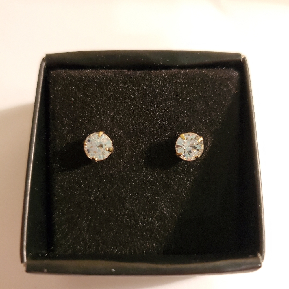 Silver Avon studs earrings